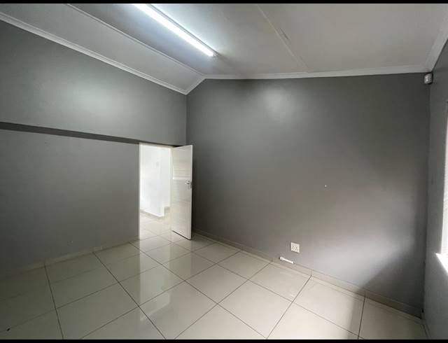 200M² OFFICE TO LET IN PARKDENE